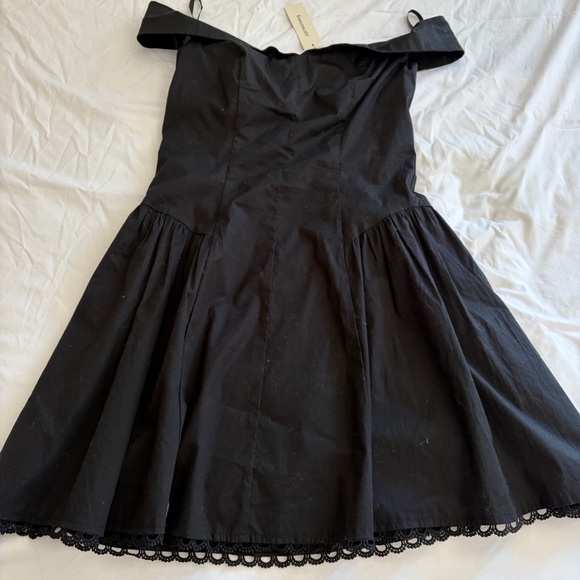 Samantha’s off the shoulder mini dress - Picture 4 of 5